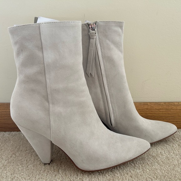 NIB Anthropologie Silent D Apage Cone Heel Booties in Light Grey Suede - Size 38 - Picture 3 of 15